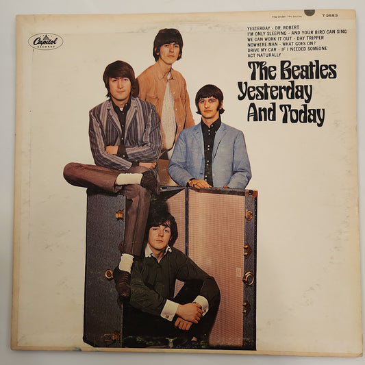 The Beatles - Yesterday And Today  (D23)
